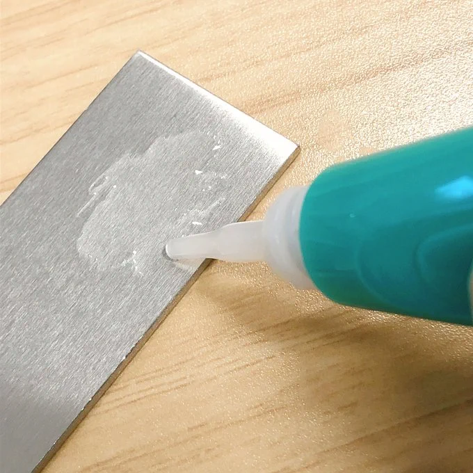 あなたは大丈夫？塗りすぎが引き起こす接着剤の末路。