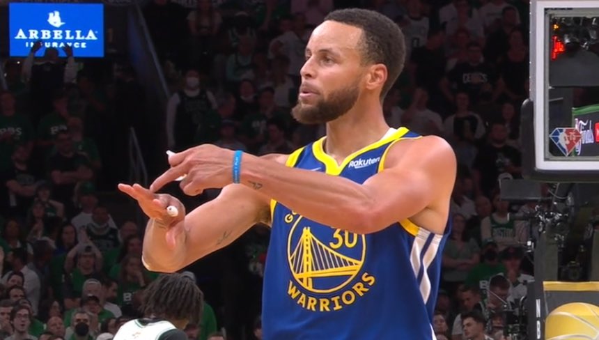 TheDunkCentral's tweet photo. Give him his ring https://t.co/7FuAQHrzme
