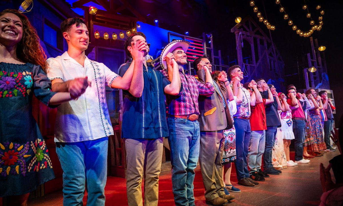 We are honored to bow for Latinos &amp; immigrants every single night! You have 3 DAYS to see #AmericanoTheMusical <a href="/NewWorldStages/">New World Stages</a>! Do Not Miss It!

📷: Maria Baranova