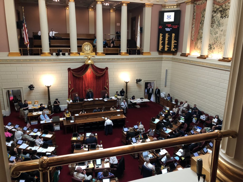 EBB_RI's tweet photo. In @RIHouseofReps gallery w/ @KaitlynRabb @KelseyBala from @RIKidsCount Budget Article 10/Education just passed which includes smart expansion plan to double the number of #RIPreK seats within 5 years with goal of universal access for this high quality program ๐ https://t.co/RHRFBMV4nQ