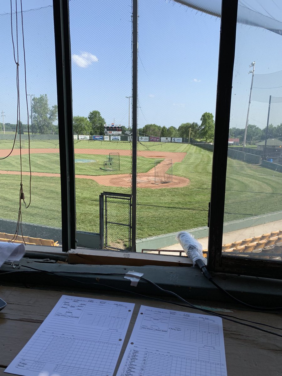 DerekDecker57's tweet image. Let’s try this again…the @MINKLeague first-place @theSJmustangs travel to to Chilli to take on the @_Mudcats after a rainout last night. @baileyquint21 starts for the ‘Cats. First pitch on @1025KCHI at 7:05 CT. Listen here: v7player.wostreaming.net/7196