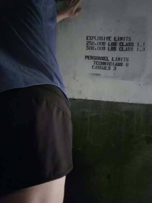 Yo who wants to fuck in the blast chamber https://t.co/6T71EDTwZJ