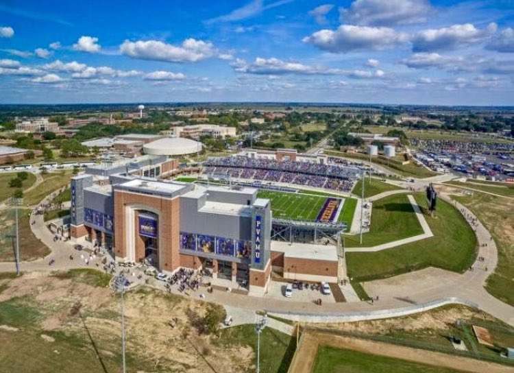 _aaronreynolds's tweet photo. Blessed to receive my second HBCU offer from Prairie View A&amp;M University💜💛 @Bradleyttg @HurlieB @HBCUSports1 https://t.co/t3kGwLl0to
