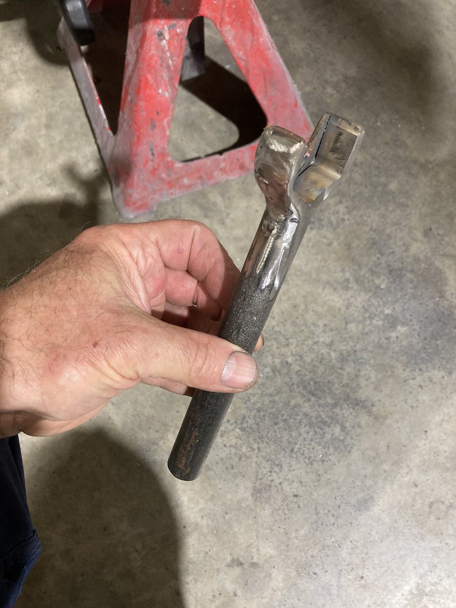 classiccarguru1's tweet photo. This evening I have #Imagineered a spanner from an old socket, a piece of bar &amp; an off cut of plate for a hydraulic fitting that’s in rather an inaccessible place😎
Now work can continue 👊 https://t.co/4bNe0Hq3wQ