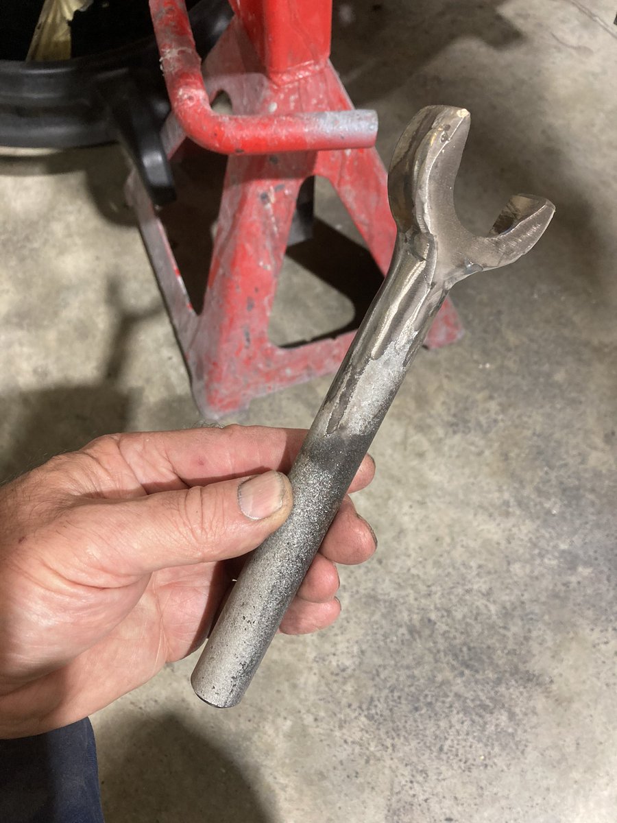 classiccarguru1's tweet photo. This evening I have #Imagineered a spanner from an old socket, a piece of bar &amp; an off cut of plate for a hydraulic fitting that’s in rather an inaccessible place😎
Now work can continue 👊 https://t.co/4bNe0Hq3wQ