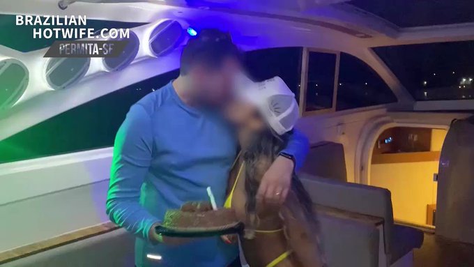 E n&atilde;o poderia faltar os parab&eacute;ns do meu corno safado @CuckoldJunior   Porque chifre ele teve demais nesse<a href="/tag/cuckold"class="tags"><span>#cuckold</span></a><a href="/tag/hotwife"class="tags"><span>#hotwife</span></a>