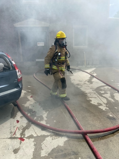 efr_co's tweet photo. The EFR Academy is in full swing of firefighter 1 operations! Our new academy consists of training 3 nights a week & all day Saturday and Sunday to practice skills to better serve our community. #JoinEFR #AlwaysTraining #volunteerfirefighter #commitmenttoourcommunity https://t.co/hAzDOEGzGl