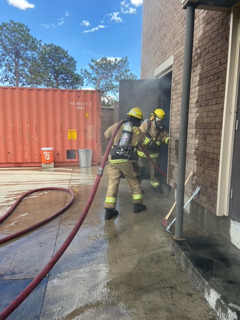 efr_co's tweet photo. The EFR Academy is in full swing of firefighter 1 operations! Our new academy consists of training 3 nights a week & all day Saturday and Sunday to practice skills to better serve our community. #JoinEFR #AlwaysTraining #volunteerfirefighter #commitmenttoourcommunity https://t.co/hAzDOEGzGl