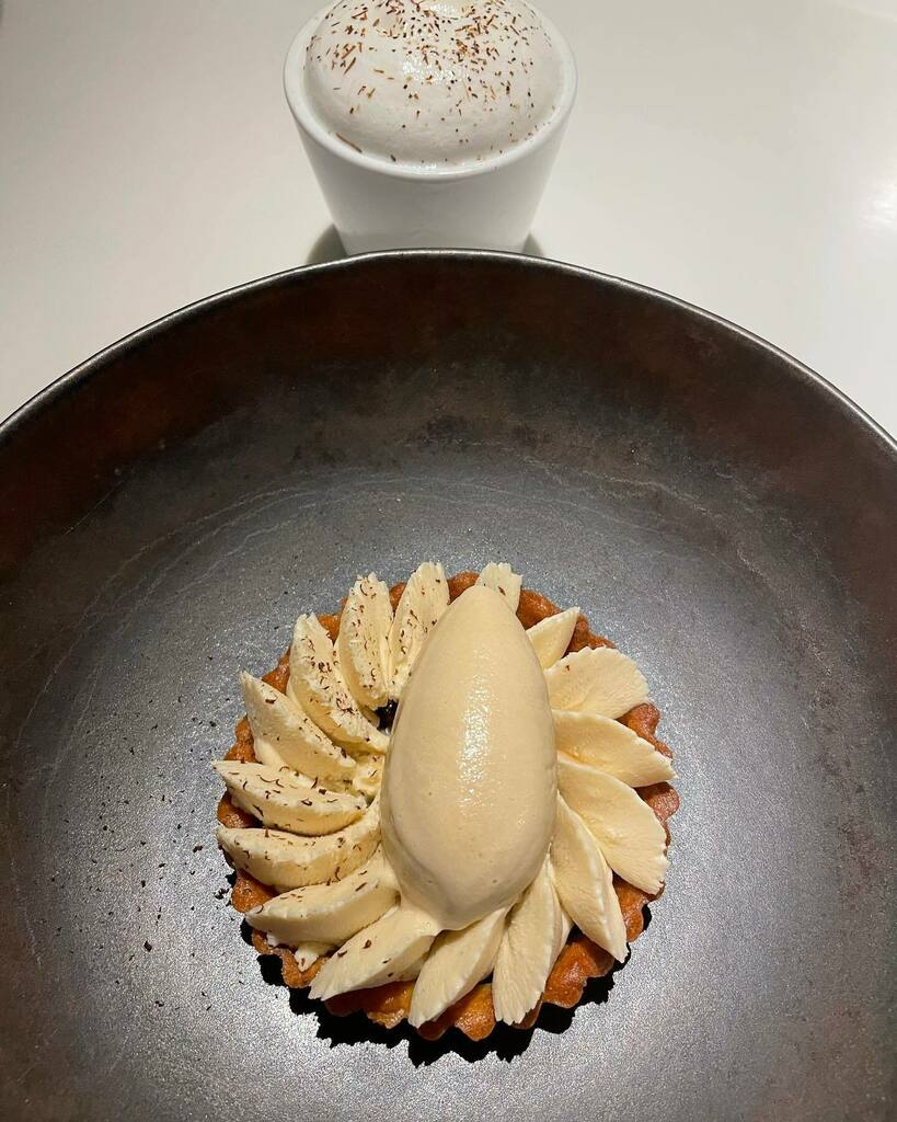 gillespudlowski's tweet photo. Douceurs et plaisirs chez les Isabal #isabal #ithurria #ainhoa #paysbasque @stephaneisabal @xavier_isabal @martinisabal
Au menu :
Maki de merlu, crème ciboulette
Tartelette champigon café
Bonbon au mais
Toast brioché à l’anchois de deux ans d’âge… https://t.co/3QoiKkqLmB https://t.co/gO3cx4BYWC