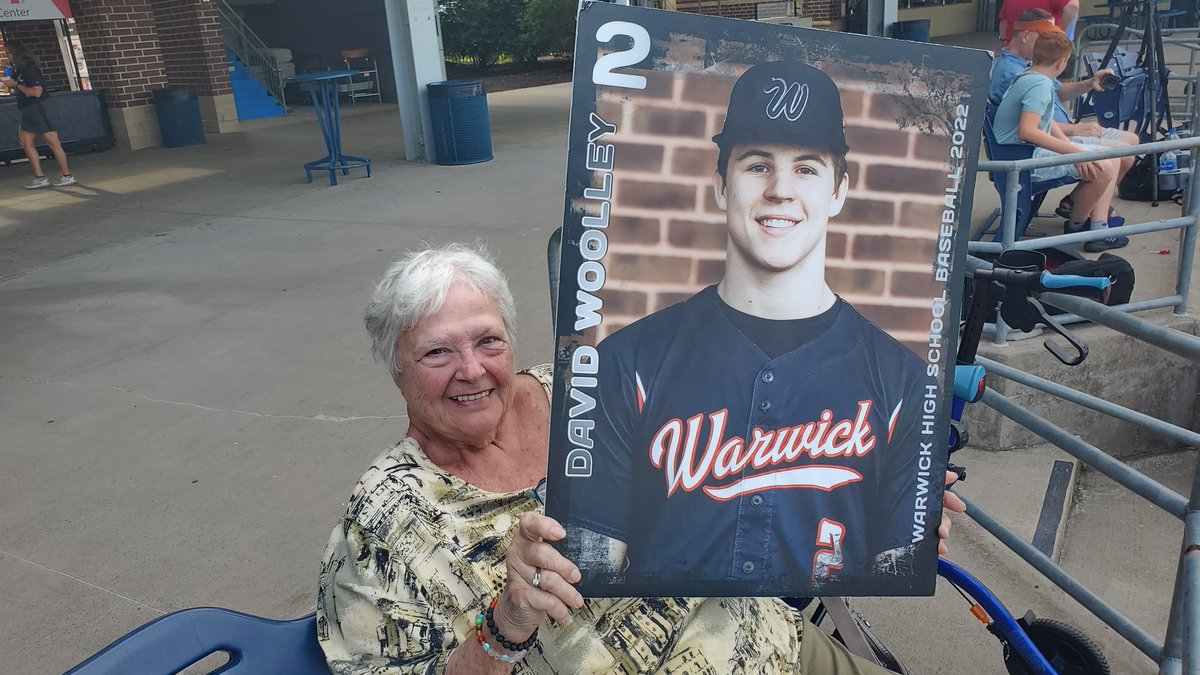 David Woolley rips a two run single to up <a href="/WarwickWarriors/">WarwickAthletics</a> lead to 4-0 in top of the 4th. Grandma is very happy <a href="/FOX43Sports/">FOX43 Sports</a> <a href="/fox43/">WPMT FOX43</a>