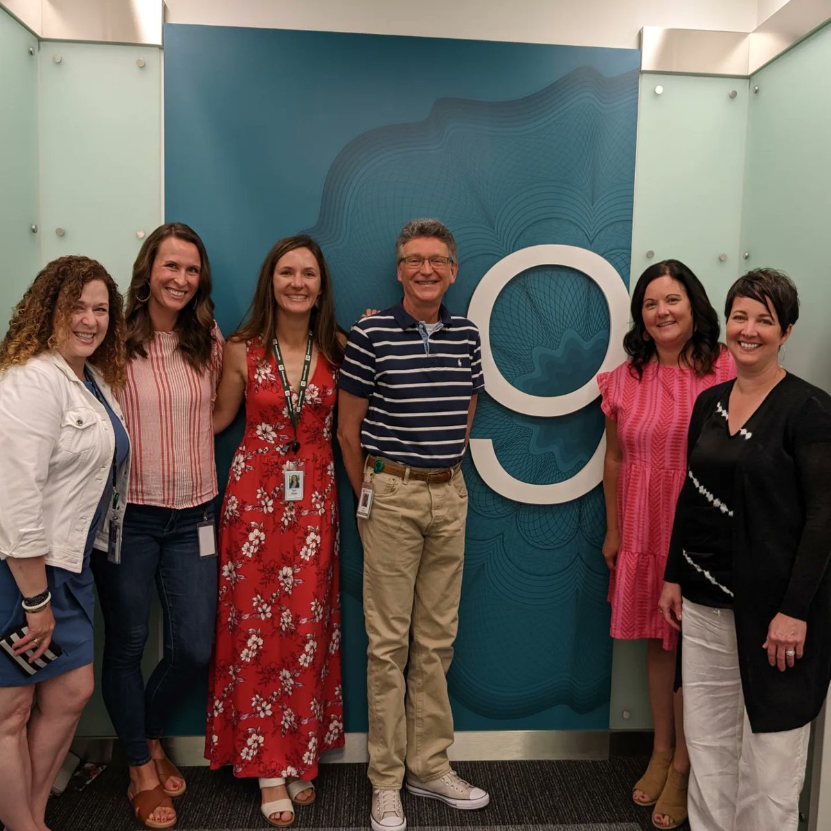 KimHillyer's tweet photo. Welcome back to the office, friends. So happy the stars aligned for me to celebrate with you where it all began #schwablife #betterbeganhere https://t.co/S7QTU7oZfv