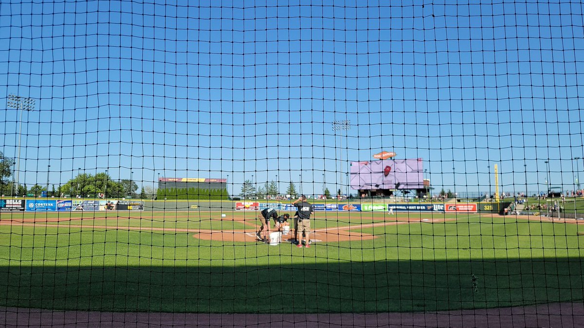 ShakesWeaver's tweet image. Time for some @greatlakesloons baseball, and to check out the @Dodgers top prospect on this beautiful Thursday! #NestLevelFun #AlwaysLA