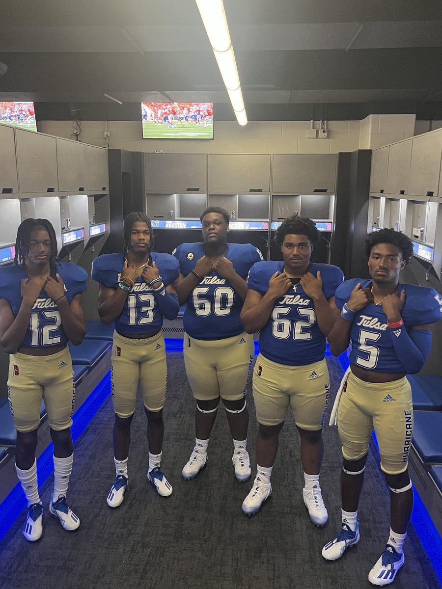 jxrdanbtw's tweet photo. had a great time @TulsaFootball thanks for having me! @BitsonDan @DBCoachMcGraw @JesseowJ https://t.co/MzeUlB5TYm
