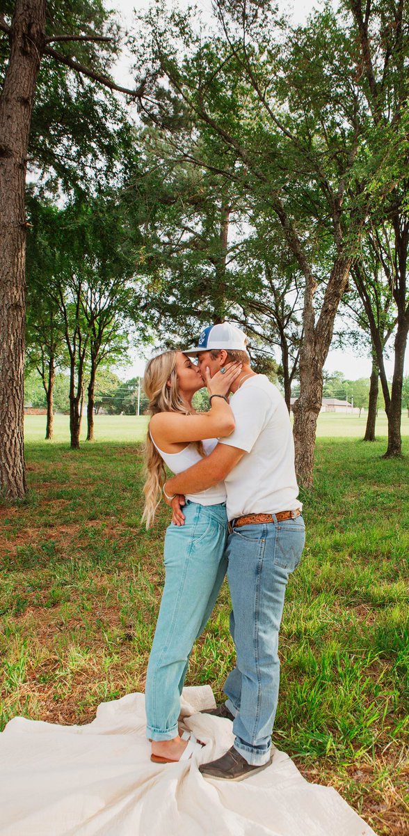paige00gregory's tweet photo. “Why would you want to marry me anyhow… so I can kiss you anytime I want” 🫶🫶@_gaddington https://t.co/wj6zWbPxCR