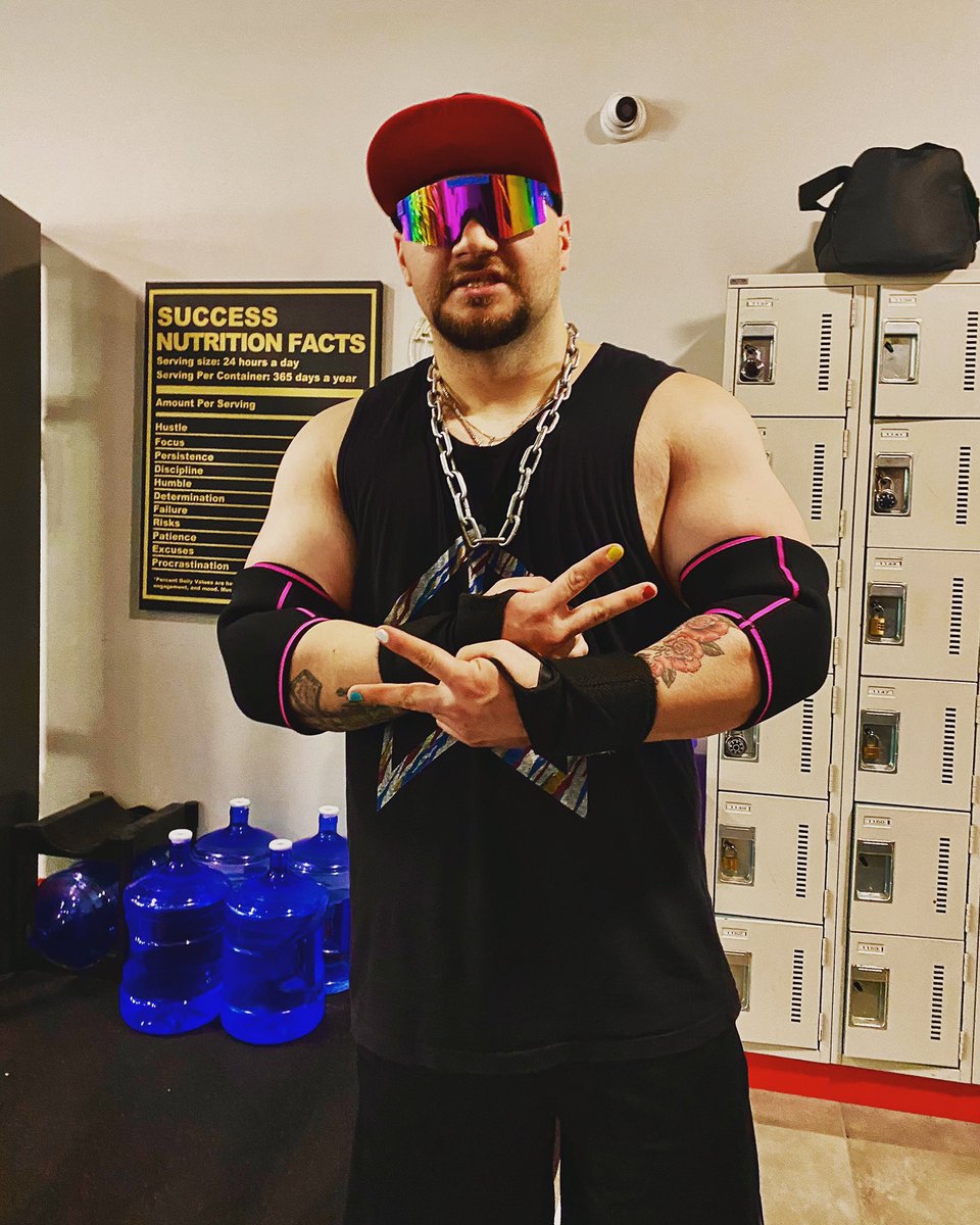 SugeNolan's tweet photo. The man of the hour
Too sweet to be sour
The women’s pick
The men’s regret
The reflection of perfection
The man worthy of your attention
The one with great arms and greater charm The one who can do plenty of harm
#youhaveto #gym #thebadguy #fitness #gymrat #strong https://t.co/YEGPICrGwK