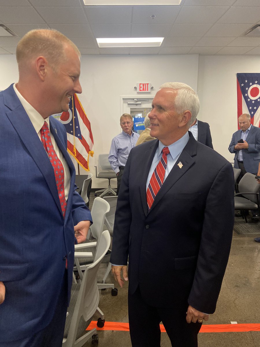 kyoilgas's tweet photo. KOGA was honored to chat with former VP @Mike_Pence &amp; Ohio Gov. @MikeDeWine at the @OOGEEP roundtable discussion regarding American energy and the critical role oil &amp; natural gas play in our modern way of life. 

We appreciate your insight &amp; unwavering support of our industry. https://t.co/6TJtm63S1Y