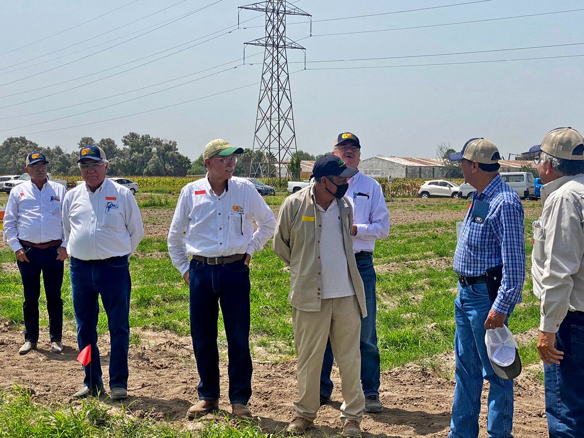 inifap's tweet photo. El Campo Experimental Río Bravo celebró el "Día del Agricultor 2022" 👩🏾🌾👨🏼🌾 con la firma de un convenio entre Desarrollo Rural Matamoros A.C. #DEMAC y el @inifap para desarrollar proyectos y actividades específicas #Agropecuarias 🌿🐮 y #Forestales 🌳. https://t.co/Jd8uD8CEUp