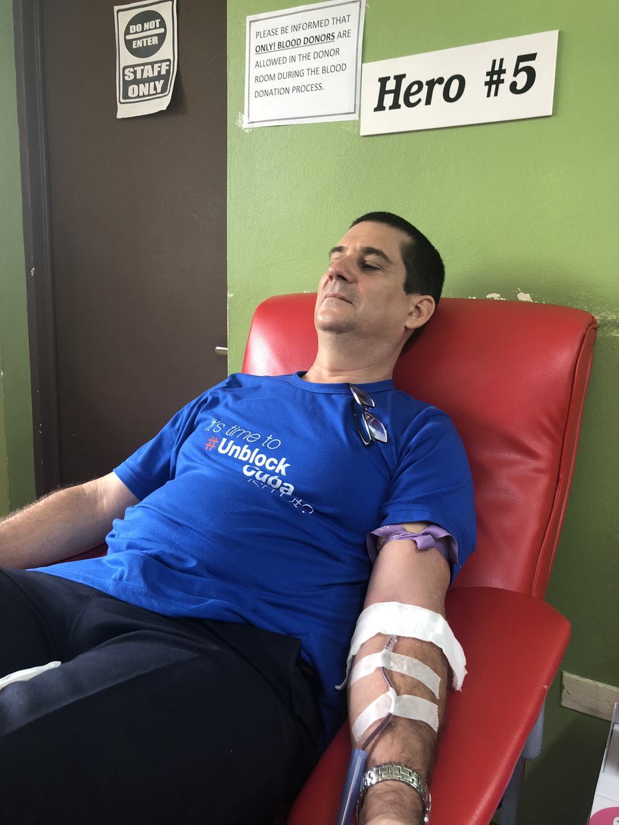 BmcChildren's tweet photo. Cuban health professionals donate their blood for a children's project, uniting in a Jamaican child the blood of two sister countries, saving lives and growing the work of the army of white medical gown throughout the world #CubaPorLaVida #CubaCooperaja #CubaDonaSuSangre #GoCuba https://t.co/4fggVIt8hZ