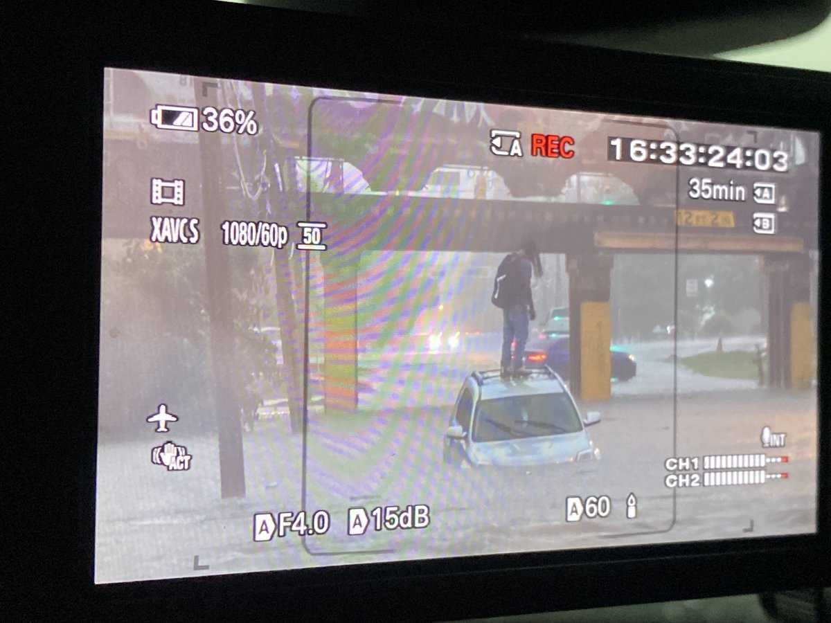 ChrisJacksonSC's tweet image. Update from Main &amp;amp; Whaley St. @ColaFire is on scene about to affect this water rescue. Vehicle is now floating with occupant on the roof. @NWSColumbia