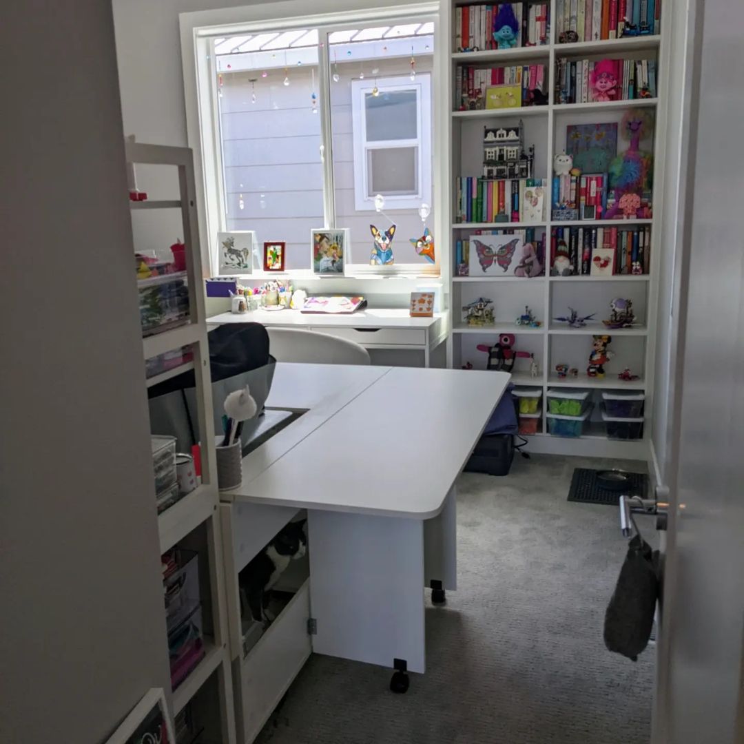 ArrowCabinets's tweet photo. We absolutely LOVE seeing your sewing studios! 🤩
Thanks for sharing your new Christa, @ellenalandia!
#sewing #quilting #quilter #quilts #sewingroom #sewingstudio #sewingtable #sewingcabinet #quiltersofinstagram https://t.co/wOPewNcl91