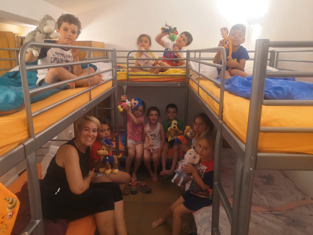 laudrupat's tweet photo. Després d'un dia ple d'emocions i aventures...els 🐊🐊🐊🐊 ja estem dormint!!! Bona nit!!!😴😴😴😴 https://t.co/ZtXNJIQHCD