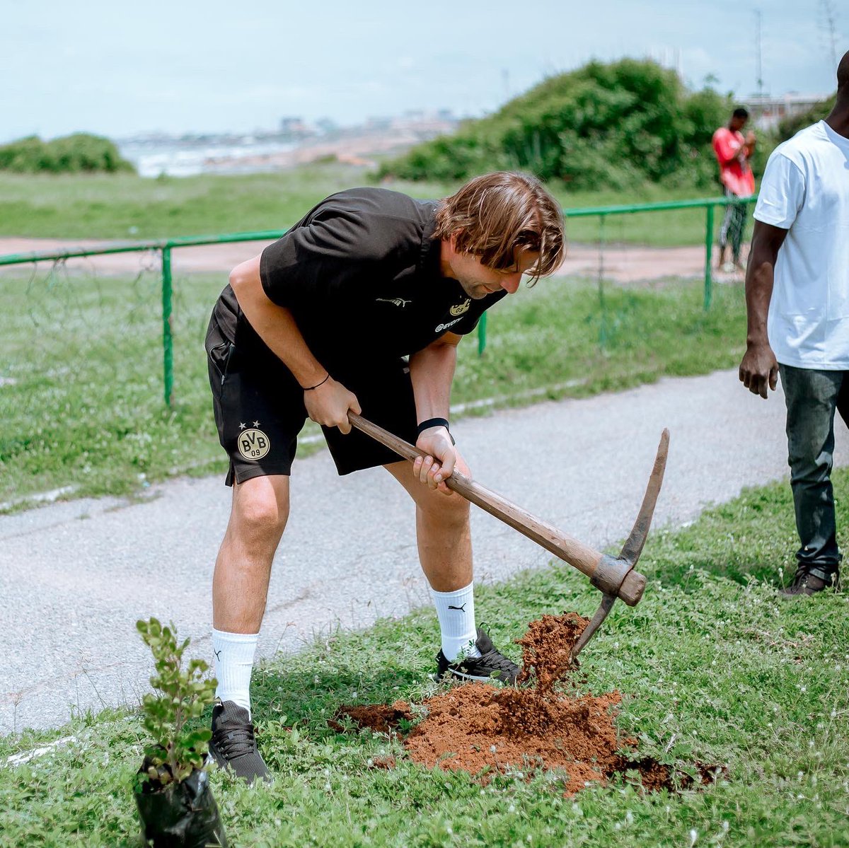 greenerspacegh's tweet photo. Someone is sitting in the shade today because someone planted a tree a long time ago… 

During our first tree planting event last weekend, we were honored to have Roman Weidenfeller with @BlackYellow @bvbghana plant our first 1,000.00 with us. 

#dortmundinghana #weidenfeller https://t.co/ZknEduxWEm