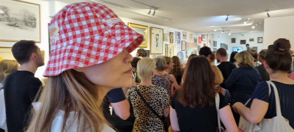 BnoiitC's tweet photo. Somewhere in Paris
@stellabelle and #bobinette @ThuyTienvC at @avant_galerie
Great opening congrats @AlbertinMeunier https://t.co/Pi5l5pMw9T