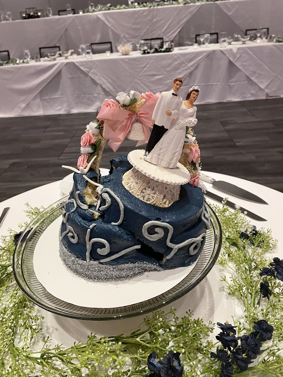 MBirkenholtz's tweet photo. Going to continue and make this a thread of all the horrible cakes I see  🤣🥹 https://t.co/olu7XVePW2