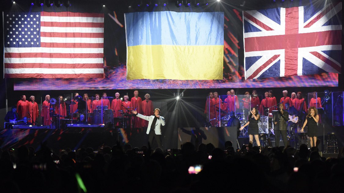 Barry Manilow tweet media