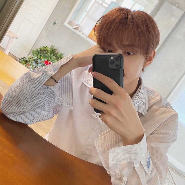 liphuifiles's tweet photo. hello!! this is an account dedicated to loona’s kim lip and seventeen’s jun. interact and follow for liphui content :) #LOONA #김립 #SEVENTEEN #준 https://t.co/oMVirWw9Lk