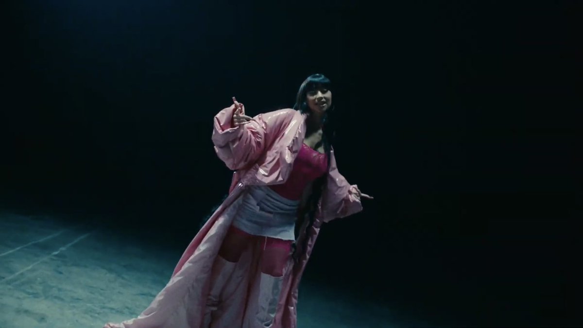 PalomaDeDali's tweet photo. El video de #UltraSoloRemix supero los 140,000 espectadores solamente en su estreno oficial. Paloma Mami se lució😻. https://t.co/eRDBbxprj7