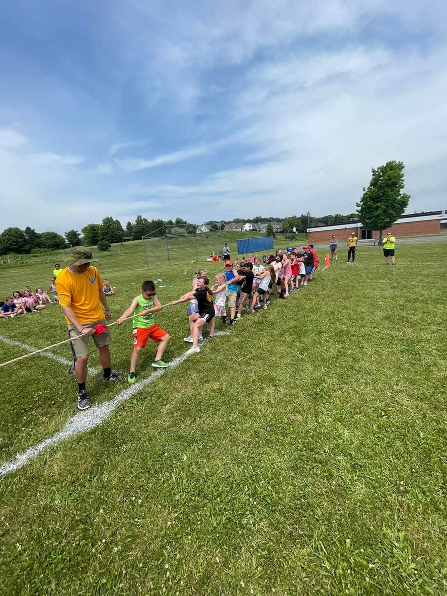 coach_kirk1's tweet photo. Field day was a total success! Great job everyone! #LearningAtGR https://t.co/7LtPZ9mfmP