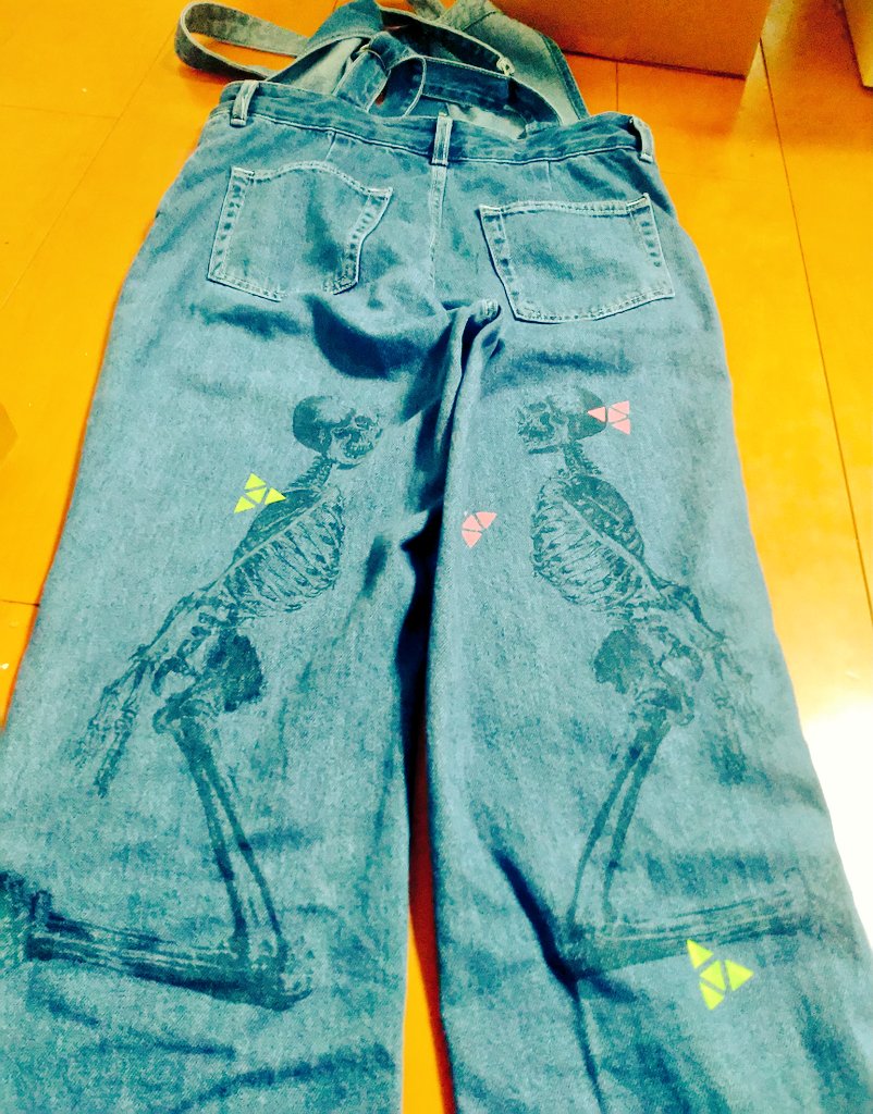menchan1130's tweet photo. オーバーオール、後ろ姿はこんな感じに仕上げてもろてとても上品になっております。暗いとあんま見えないけどそういうとこも◎
#INKADDICTION
#アメ村ノスタルジア https://t.co/4YGWNp2JIz