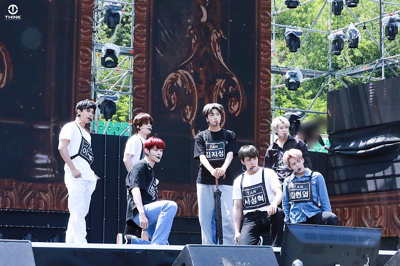 TAN_INTL's tweet photo. [PHOTOS]
<Peace Concert> behind
🔗https://t.co/ohEceLy7CE

#TAN #탄 https://t.co/iZFwXSSmQg