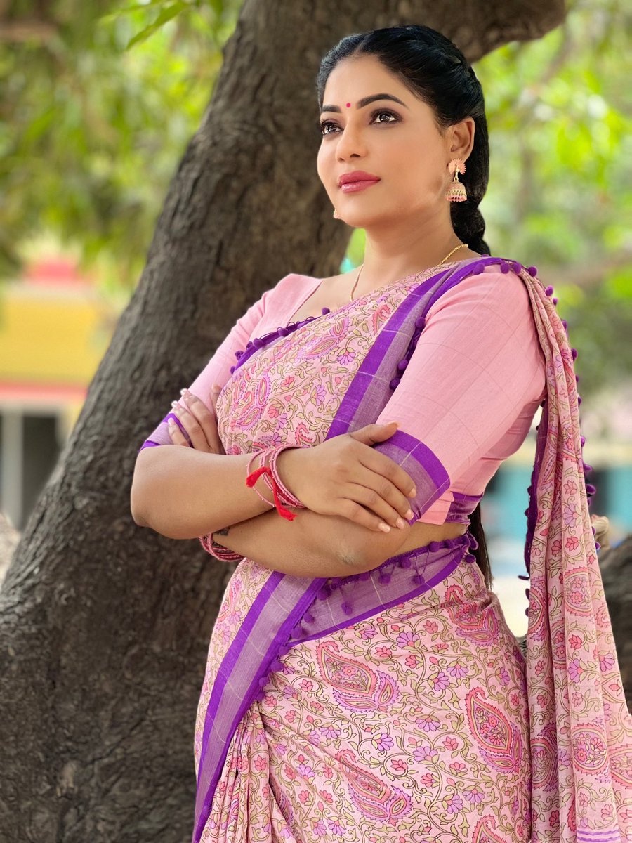 Movieupdates69's tweet photo. Gorgeous #Reshmapasupeleti latest pictures 💜😍✨ #Reshma
@reshupasupuleti https://t.co/s2xHDkaf0t