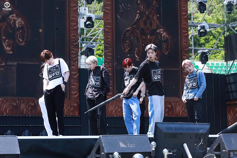 TAN_INTL's tweet photo. [PHOTOS]
<Peace Concert> behind
🔗https://t.co/ohEceLy7CE

#TAN #탄 https://t.co/iZFwXSSmQg