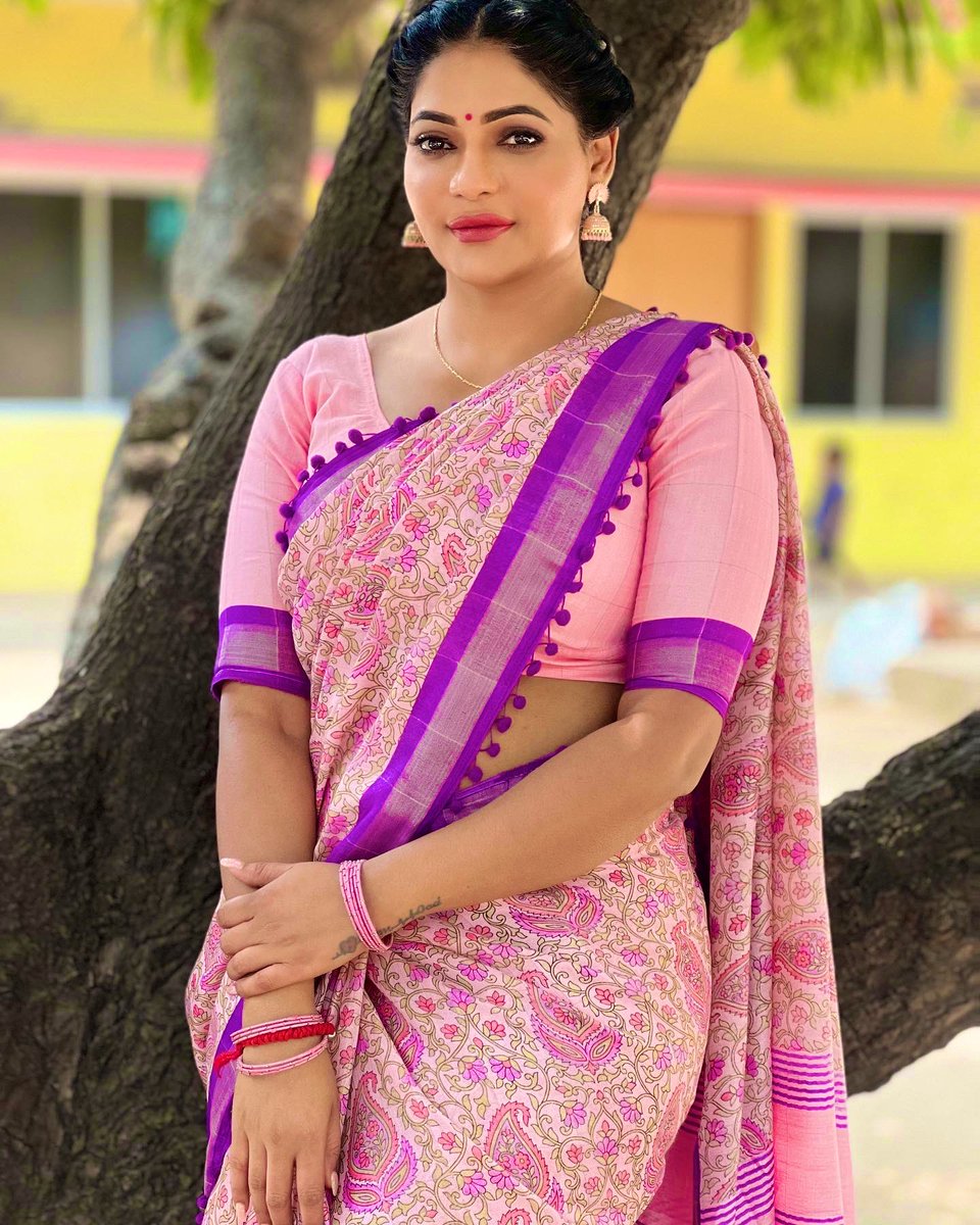 Movieupdates69's tweet photo. Gorgeous #Reshmapasupeleti latest pictures 💜😍✨ #Reshma
@reshupasupuleti https://t.co/s2xHDkaf0t