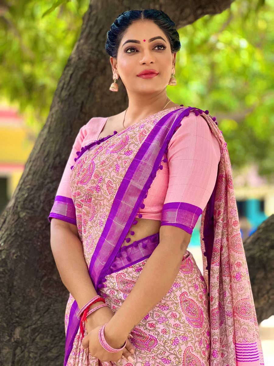 Movieupdates69's tweet photo. Gorgeous #Reshmapasupeleti latest pictures 💜😍✨ #Reshma
@reshupasupuleti https://t.co/s2xHDkaf0t