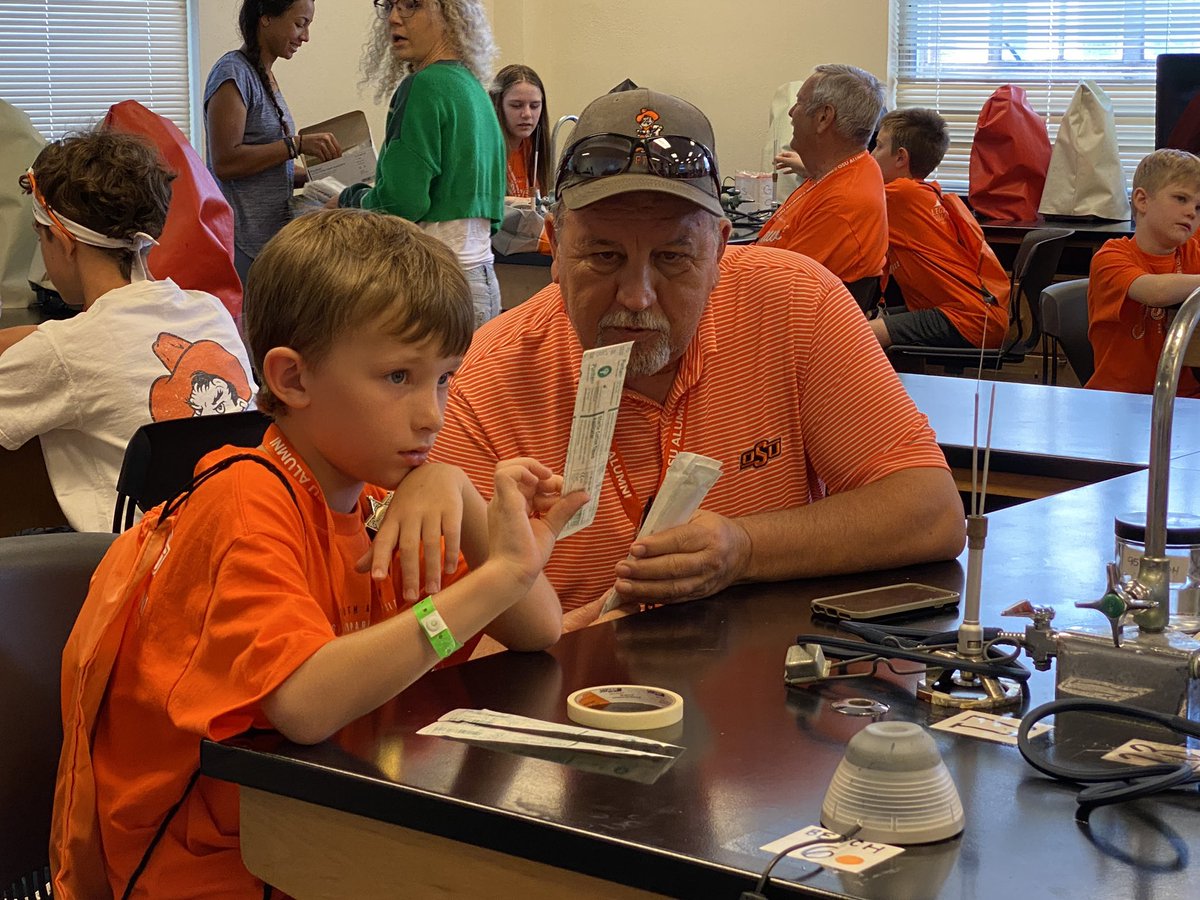 OKStateAlumni's tweet photo. What an afternoon our grandparents and legacies have experienced! From broadcasting 🎥 to bugs 🐛 and everything in between, we’re halfway through our studies at #GPU22!

Up Next: Pistol Pete’s Tailgate! 🤠
#okstate | #GoPokes https://t.co/nfMmeM4esx