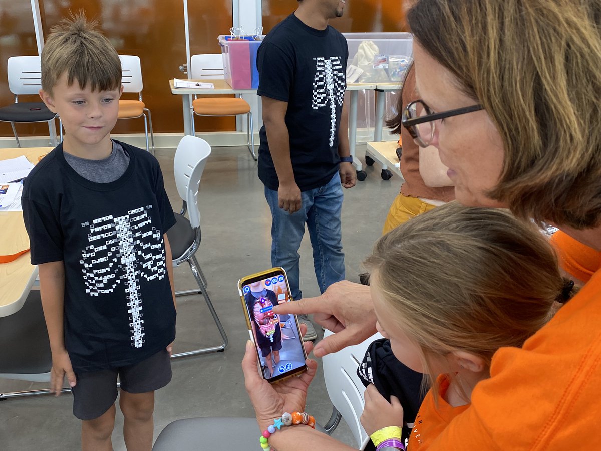 OKStateAlumni's tweet photo. What an afternoon our grandparents and legacies have experienced! From broadcasting 🎥 to bugs 🐛 and everything in between, we’re halfway through our studies at #GPU22!

Up Next: Pistol Pete’s Tailgate! 🤠
#okstate | #GoPokes https://t.co/nfMmeM4esx
