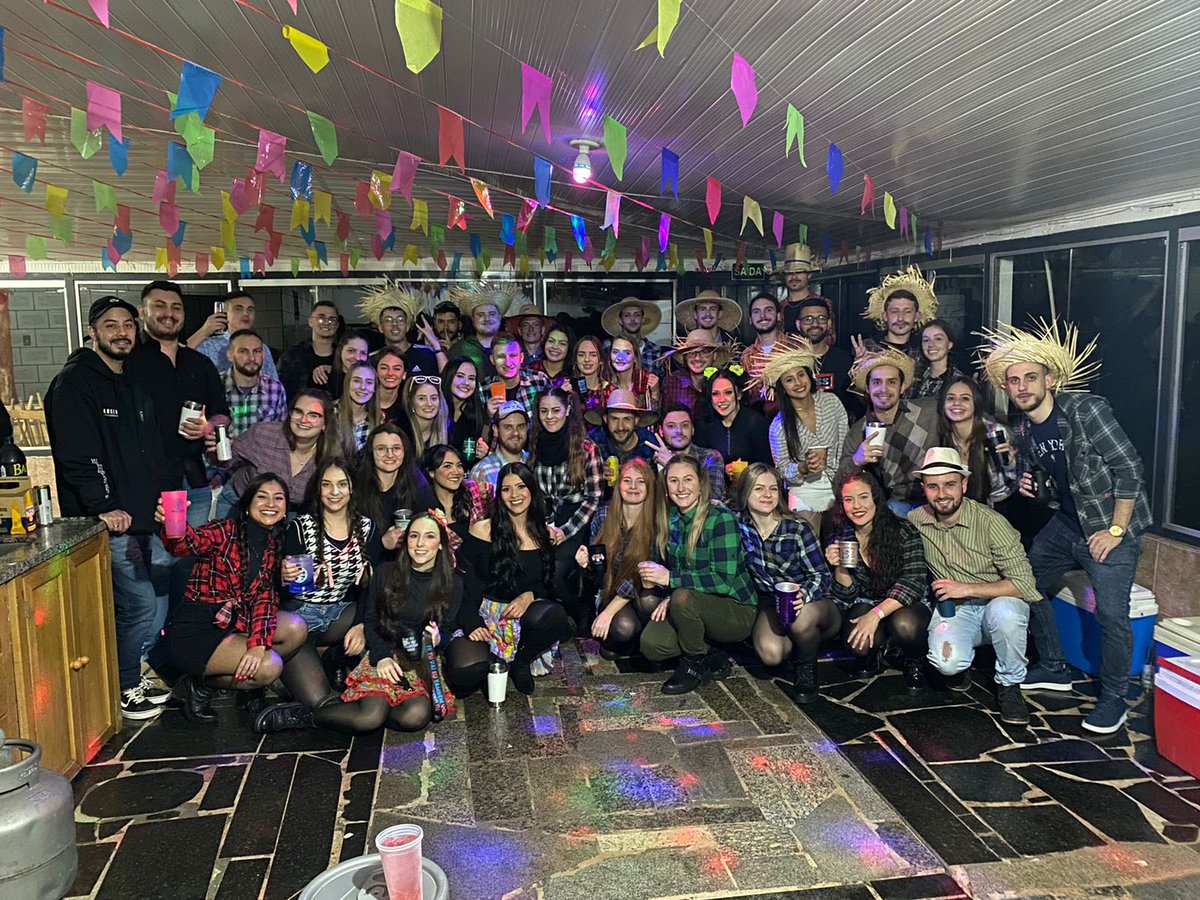 BlocoStv's tweet photo. Arraiá Bloco STV 2022 🧑🏽‍🌾🍻 https://t.co/rJi8D3wrDQ