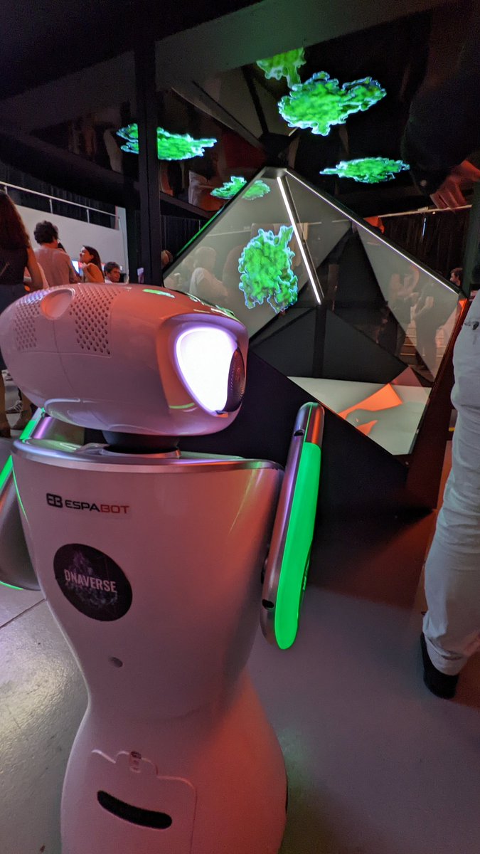 Georgemonki's tweet photo. Robots&amp;Cryptoproteins...what else do you need? @Dnaverse_io  #bio2022 https://t.co/74M1D1W9Wl