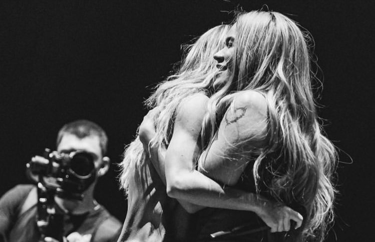 anahibelievers's tweet photo. 🎥 | El video de @Anahi y @karolg cantando “Salvame” ya está en #anahichannelone!
A sentir toda la emocion una vez más https://t.co/LWwtK0YjDb https://t.co/qw6yddojpj