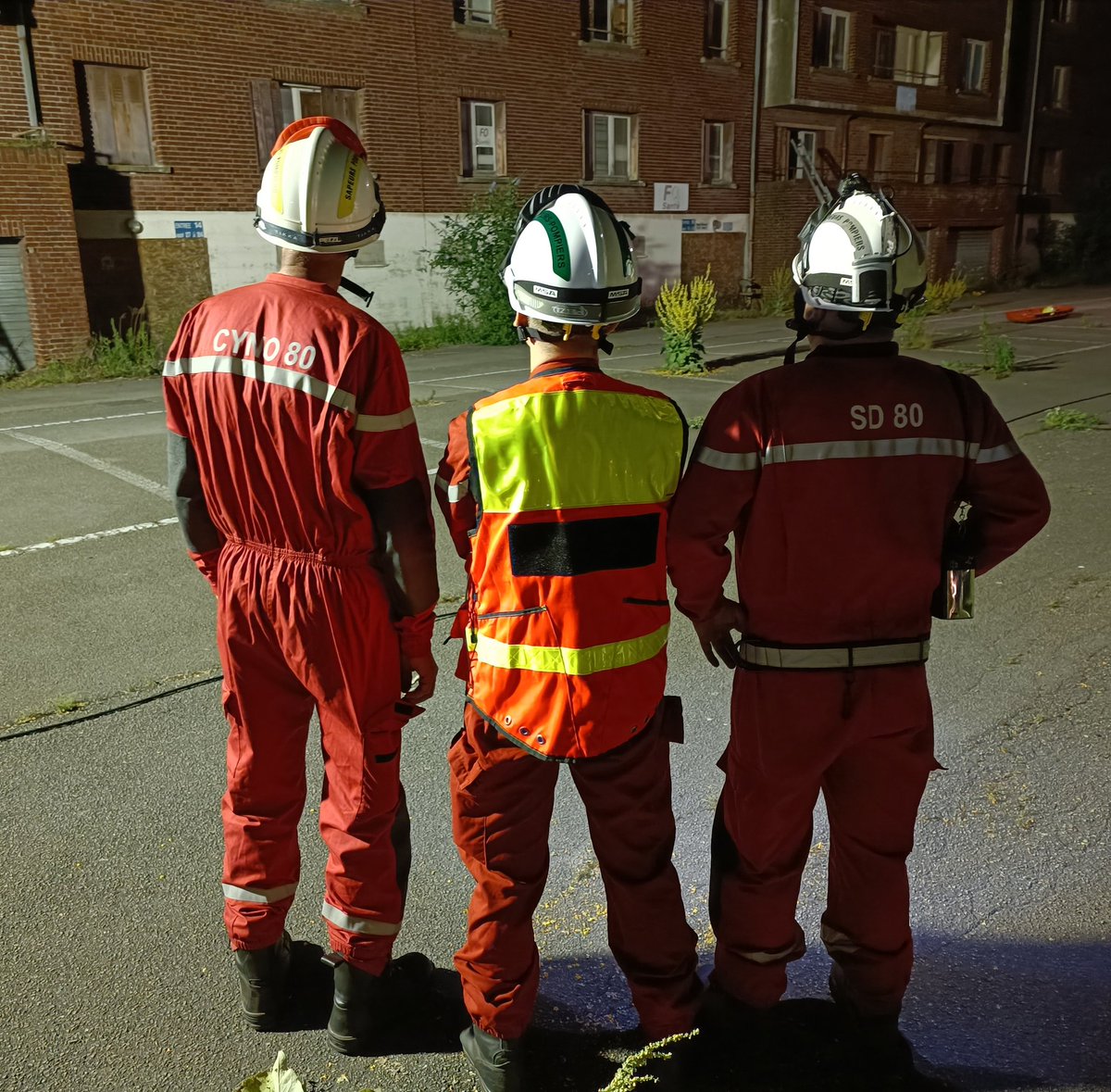 bruno_tabary's tweet photo. 🟡[FMPA USAR] dernières manœuvres, les équipes #cynothechniques du @sdis80 étaient de retour ce soir, éléments indispensables dans les missions de ratissage, elles font gagner un temps précieux dans la #Recherche de personnes 👨‍🚒 #USAR80 ⛑️ #SSO 🐕‍🦺#CYNO #pompiers https://t.co/UPEUpmqIV1