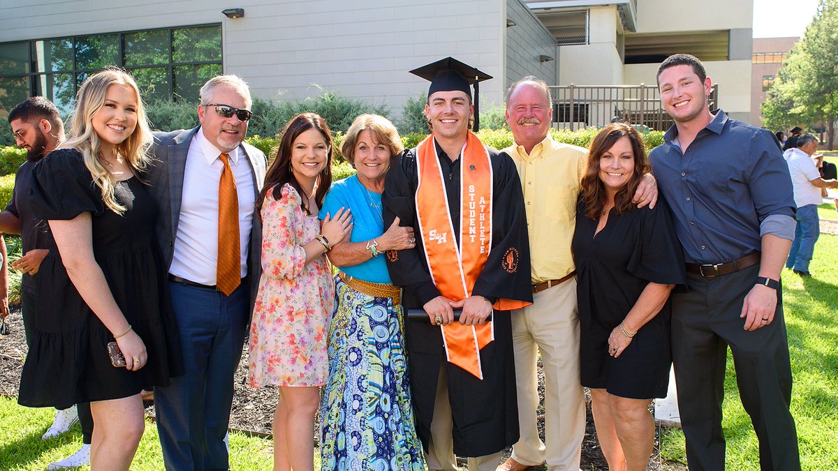 SamHoustonState's tweet photo. Happy Father's Day to our Bearkat dads, grandfathers and father figures!  #HappyFathersDay https://t.co/z8UQnUHvoi