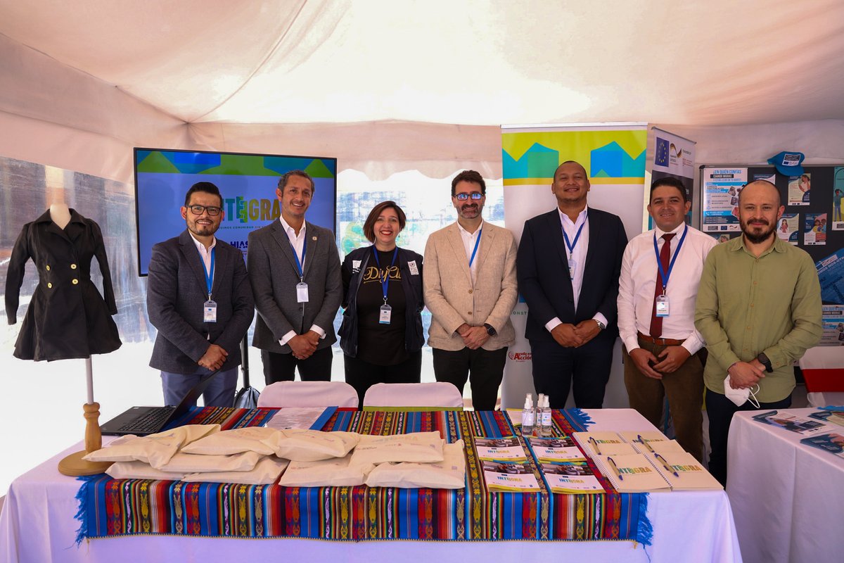 integraecua's tweet photo. Comisaria de @UEenEcuador, @JuttaUrpilainen, felicita el trabajo hecho en #Ecuador 🇪🇨 en:
#FronteraNorte.
Construyendo comunidad sin fronteras #INTEGRA y la regularización #Promire.
Mujeres trabajando para eliminar la VBG #SpotlightEC y la población #LGBTIQ+ @SendasEcuador. https://t.co/BjE8XUk2WF