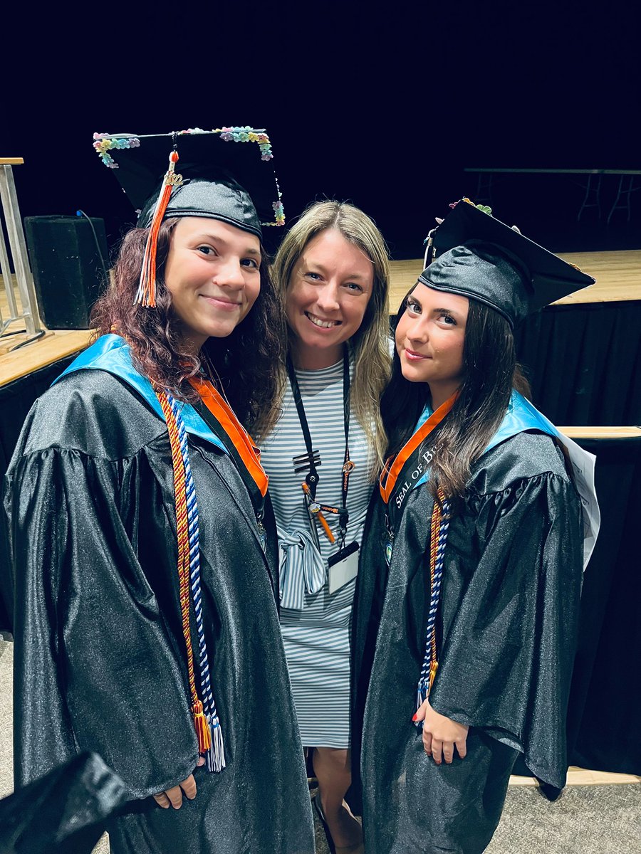 MrsBurkeJTDS's tweet photo. Congratulations to these special kids! I had these fine kiddos as 6th graders and it’s my honor to watch them graduate today! Go change the world ❤️🌎 #barnegatinspires https://t.co/Pu18uy4DyA