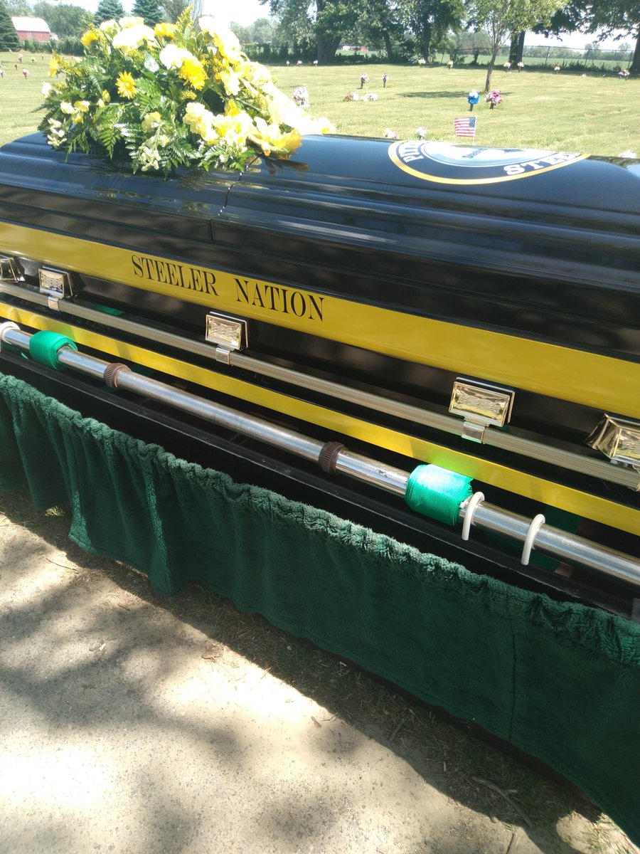 SuckMySpatula's tweet photo. @steelers today we laid my gf's dad to rest...he is a fan from 1st quarter to his last quarter https://t.co/SVZmUscgG5