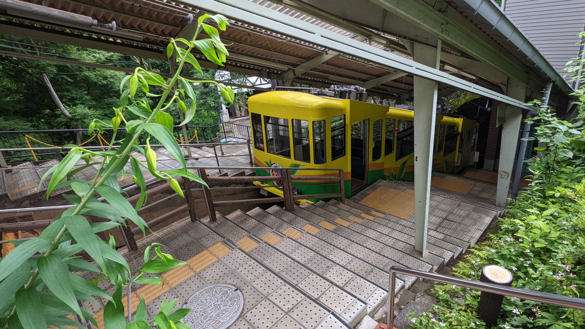 高尾山ケーブルカー 公式 おはようございます 午前９時現在 高尾山麓 ケーブルカー清滝駅 高尾山駅の天気は 曇 気温は １３度 です ケーブルカー リフトともに通常通り運行しています 高尾山 ケーブルカー リフト T Co