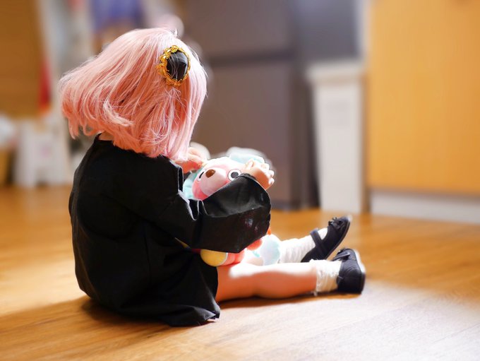 衣装は はは の手作り お子様レイヤーyuaアーニャにしか見えないシルエットが話題